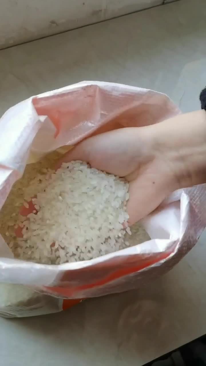 五常长粒香，鸭田稻锁鲜米，现磨现卖